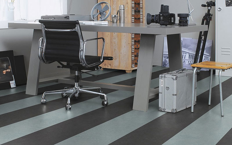 Мармолеум Forbo Marmoleum click Volcanic ash 333872 фото в интерьере